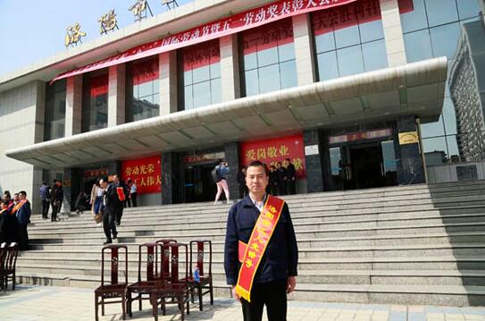 創(chuàng)新實(shí)干鑄新顏 裝備公司總裝調(diào)試車(chē)間獲“工人先鋒號(hào)”榮譽(yù)稱(chēng)號(hào)